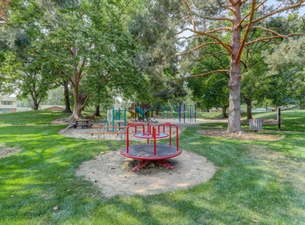 Experience Nirvana With Artwork Collections From Around The Globe Located In Lakewood Neighborhood In Se Boise Next To A Park, Minutes From Bown Crossing And The Boise River, 10 Minutes To Downtown, 4 Beds, Sleeps 8, Pets Welcome In Large Fenced In Y Екстер'єр фото