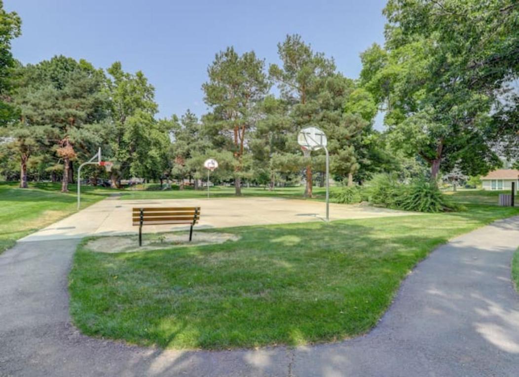 Experience Nirvana With Artwork Collections From Around The Globe Located In Lakewood Neighborhood In Se Boise Next To A Park, Minutes From Bown Crossing And The Boise River, 10 Minutes To Downtown, 4 Beds, Sleeps 8, Pets Welcome In Large Fenced In Y Екстер'єр фото