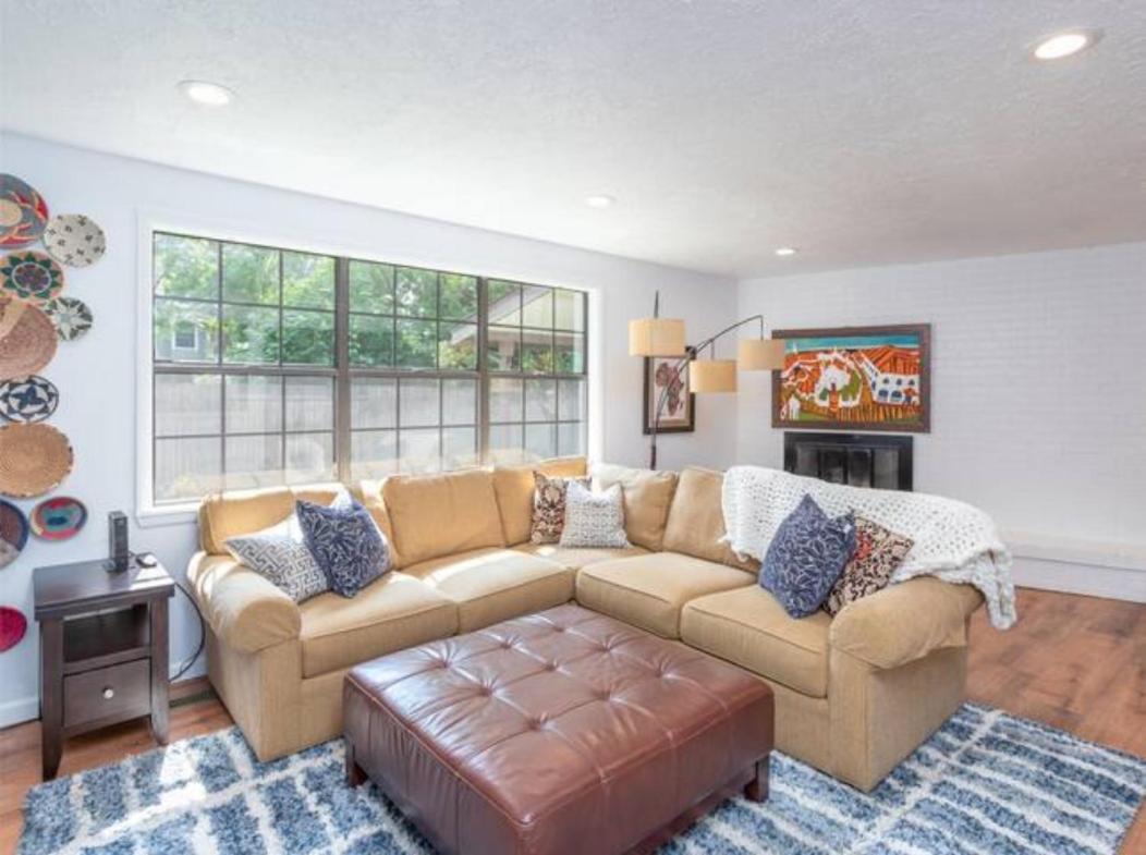 Experience Nirvana With Artwork Collections From Around The Globe Located In Lakewood Neighborhood In Se Boise Next To A Park, Minutes From Bown Crossing And The Boise River, 10 Minutes To Downtown, 4 Beds, Sleeps 8, Pets Welcome In Large Fenced In Y Екстер'єр фото