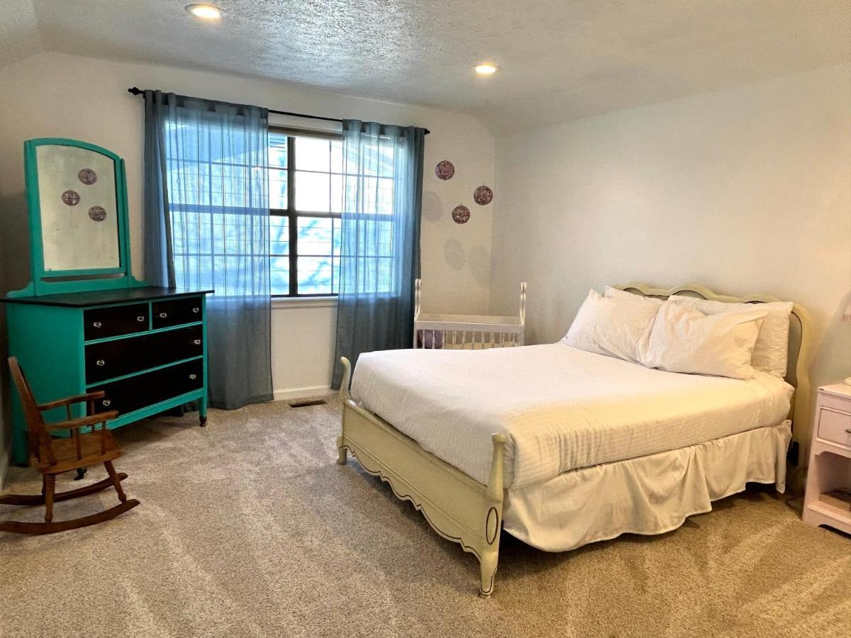 Experience Nirvana With Artwork Collections From Around The Globe Located In Lakewood Neighborhood In Se Boise Next To A Park, Minutes From Bown Crossing And The Boise River, 10 Minutes To Downtown, 4 Beds, Sleeps 8, Pets Welcome In Large Fenced In Y Екстер'єр фото