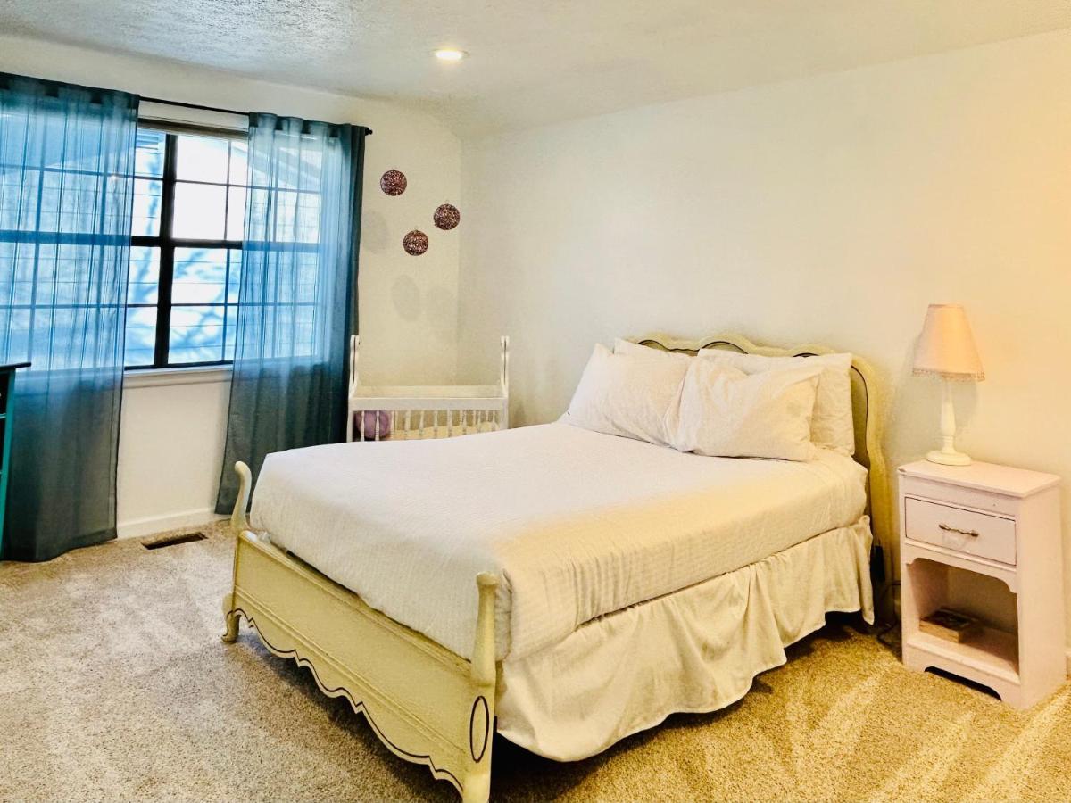 Experience Nirvana With Artwork Collections From Around The Globe Located In Lakewood Neighborhood In Se Boise Next To A Park, Minutes From Bown Crossing And The Boise River, 10 Minutes To Downtown, 4 Beds, Sleeps 8, Pets Welcome In Large Fenced In Y Екстер'єр фото